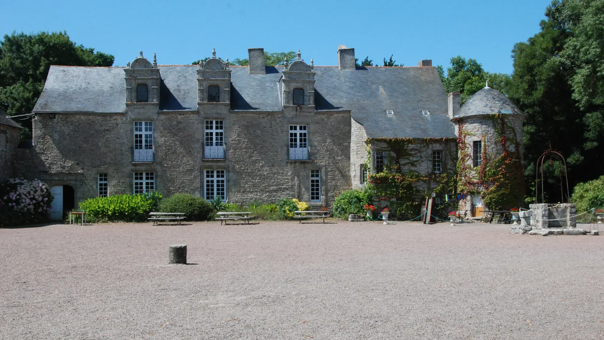 Façade Renaissance du Château de Careil à Guérande