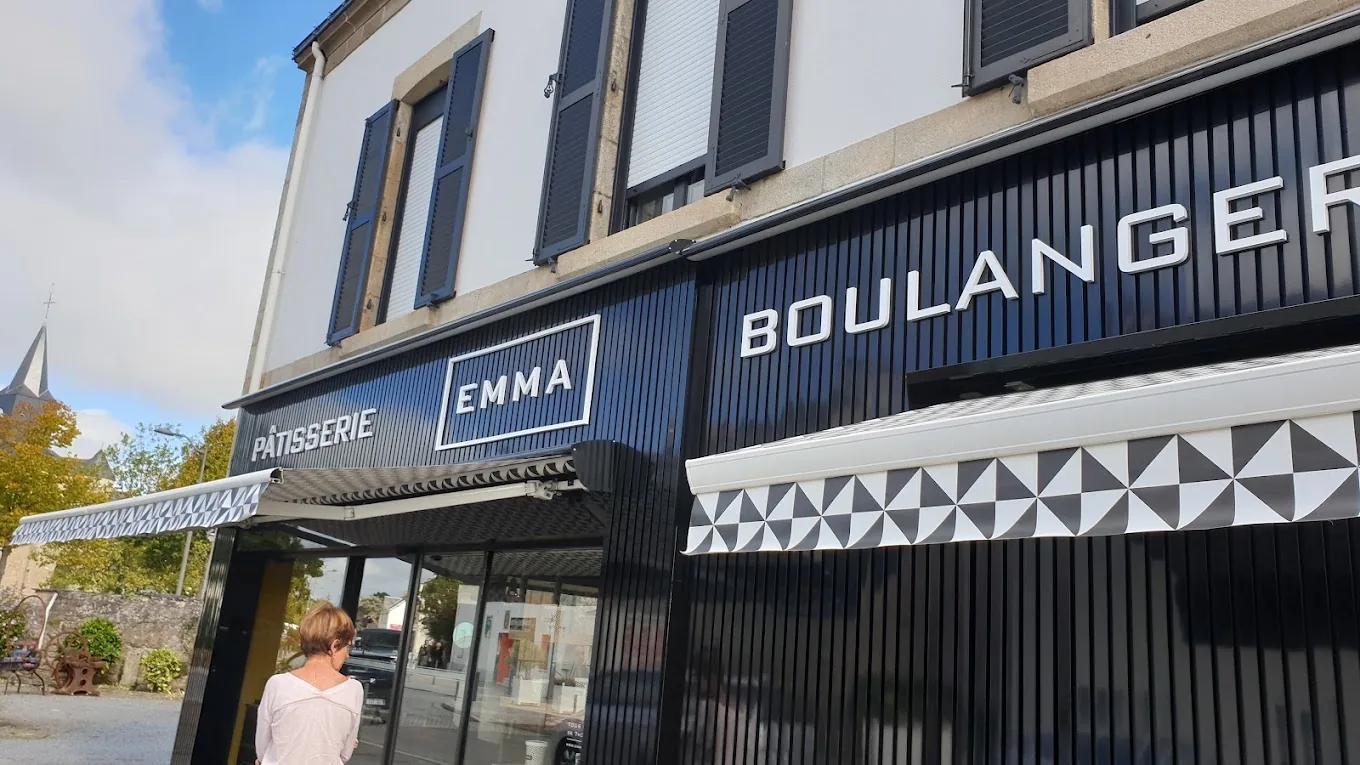 Façade noire moderne de la Pâtisserie Emma à La Baule