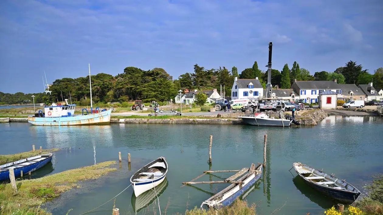 Port ostréicole de Kercabellec à Mesquer avec bateaux