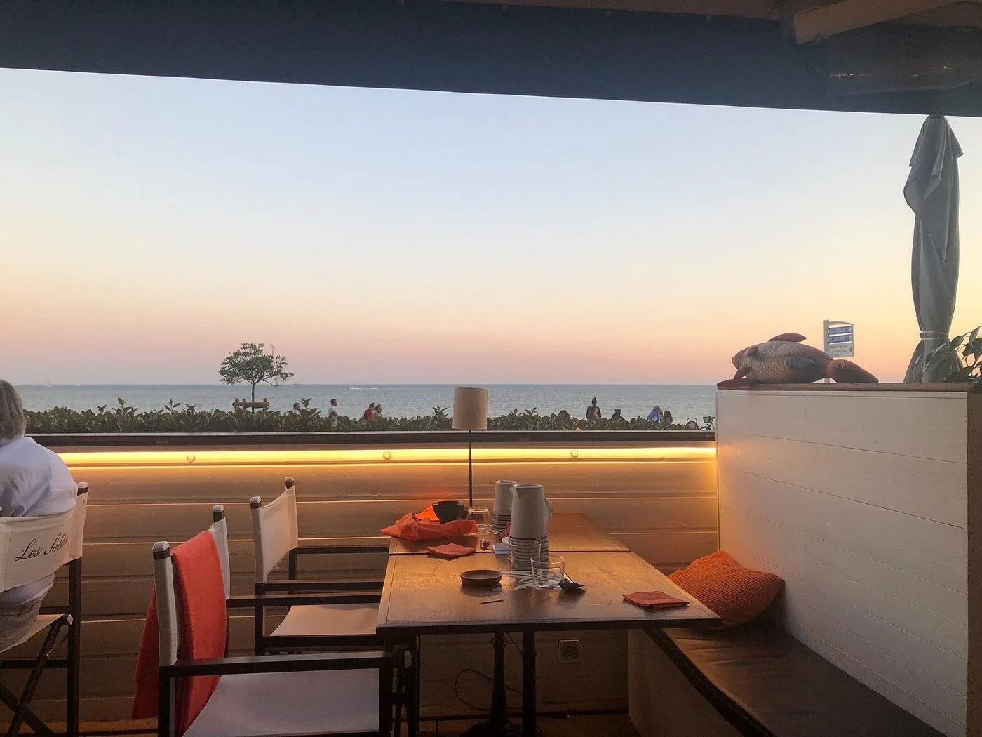 Terrasse des Sablons au coucher du soleil face à la baie de La Baule