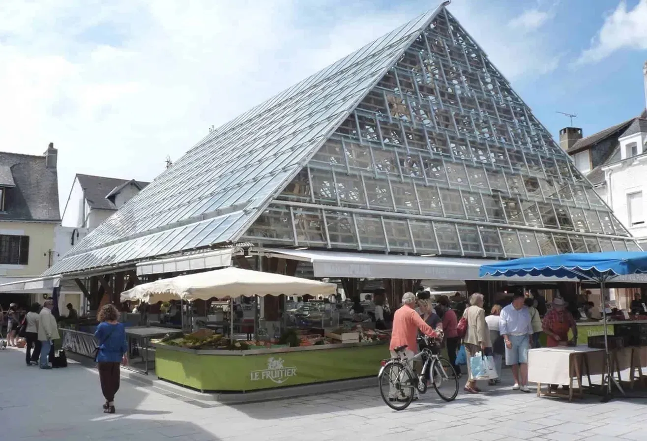 Halles couvertes du Pouliguen un jour de marché