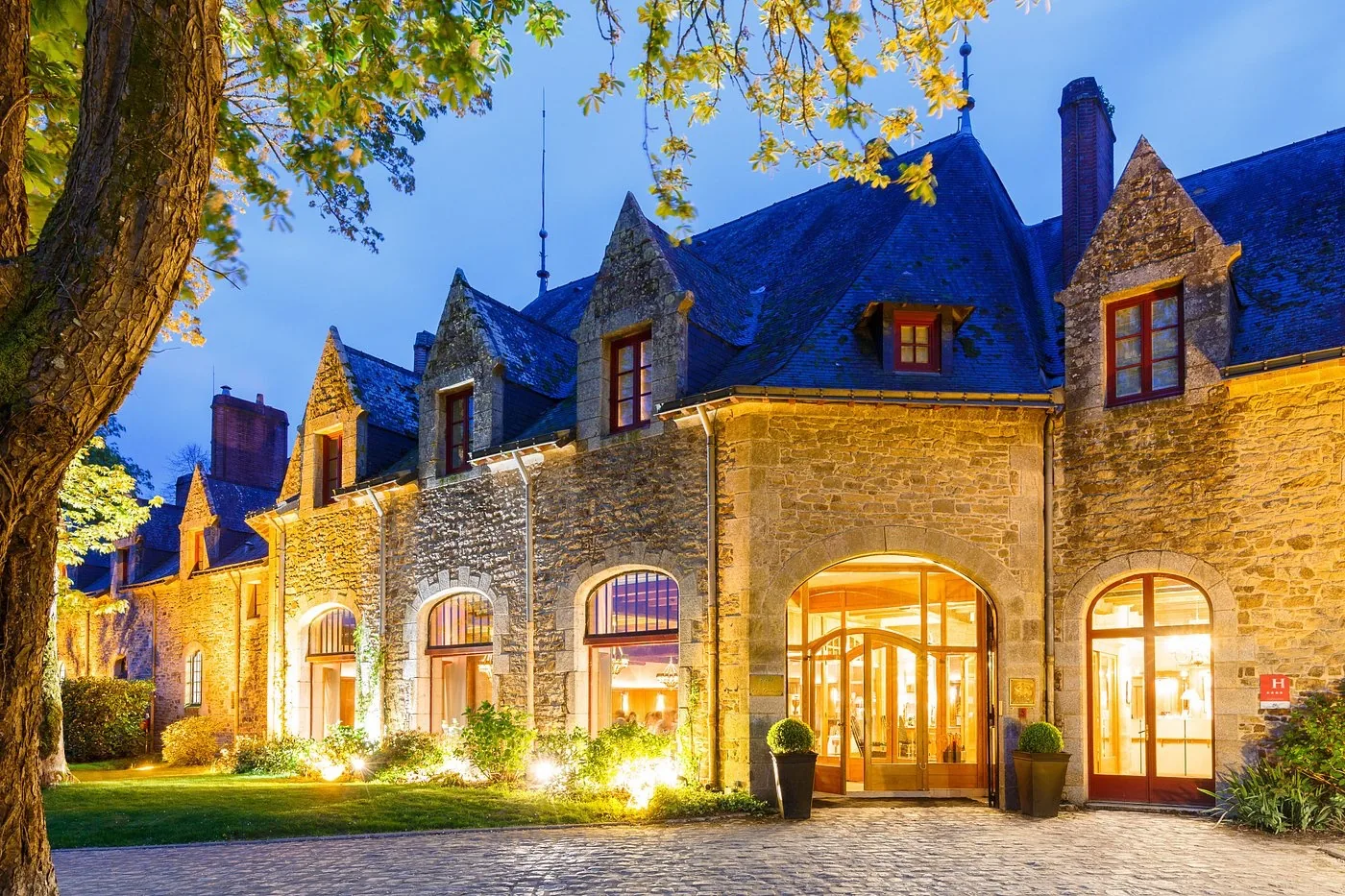 Façade du Domaine de la Bretesche illuminée
