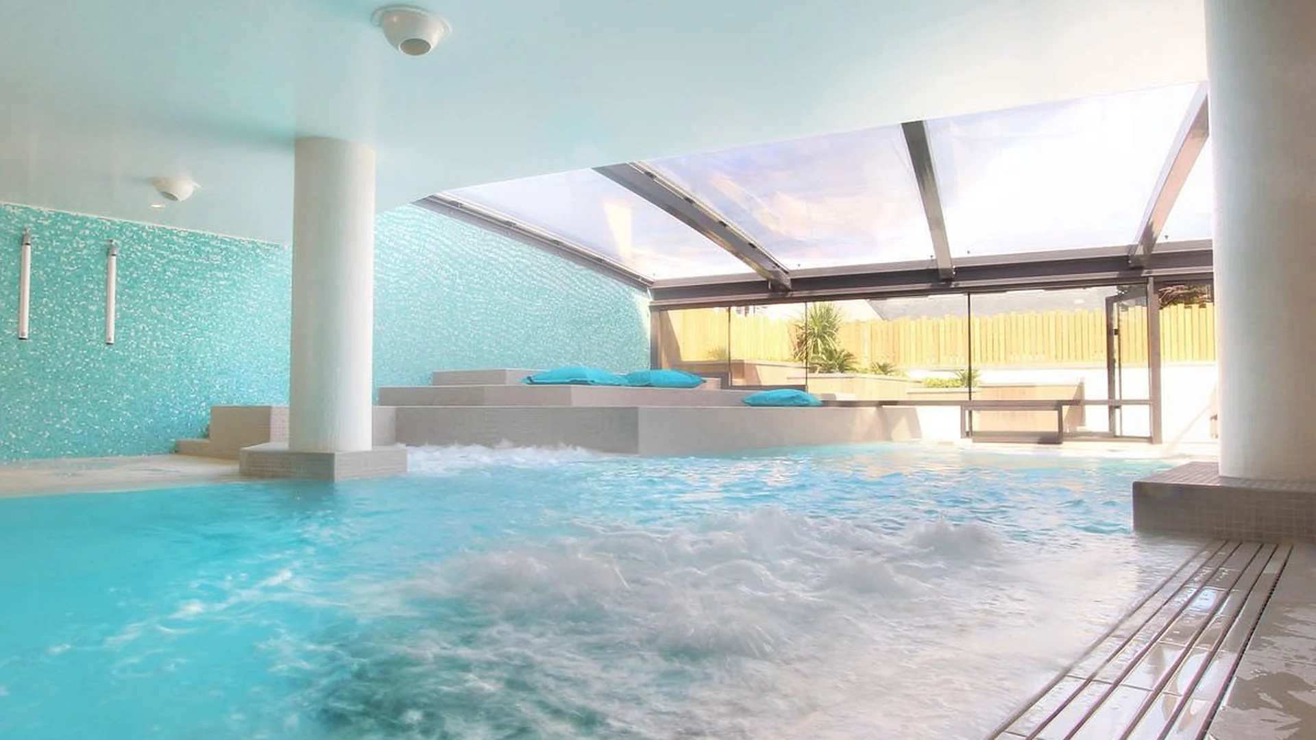 Piscine intérieure de Rivage Thalasso & Spa à La Baule