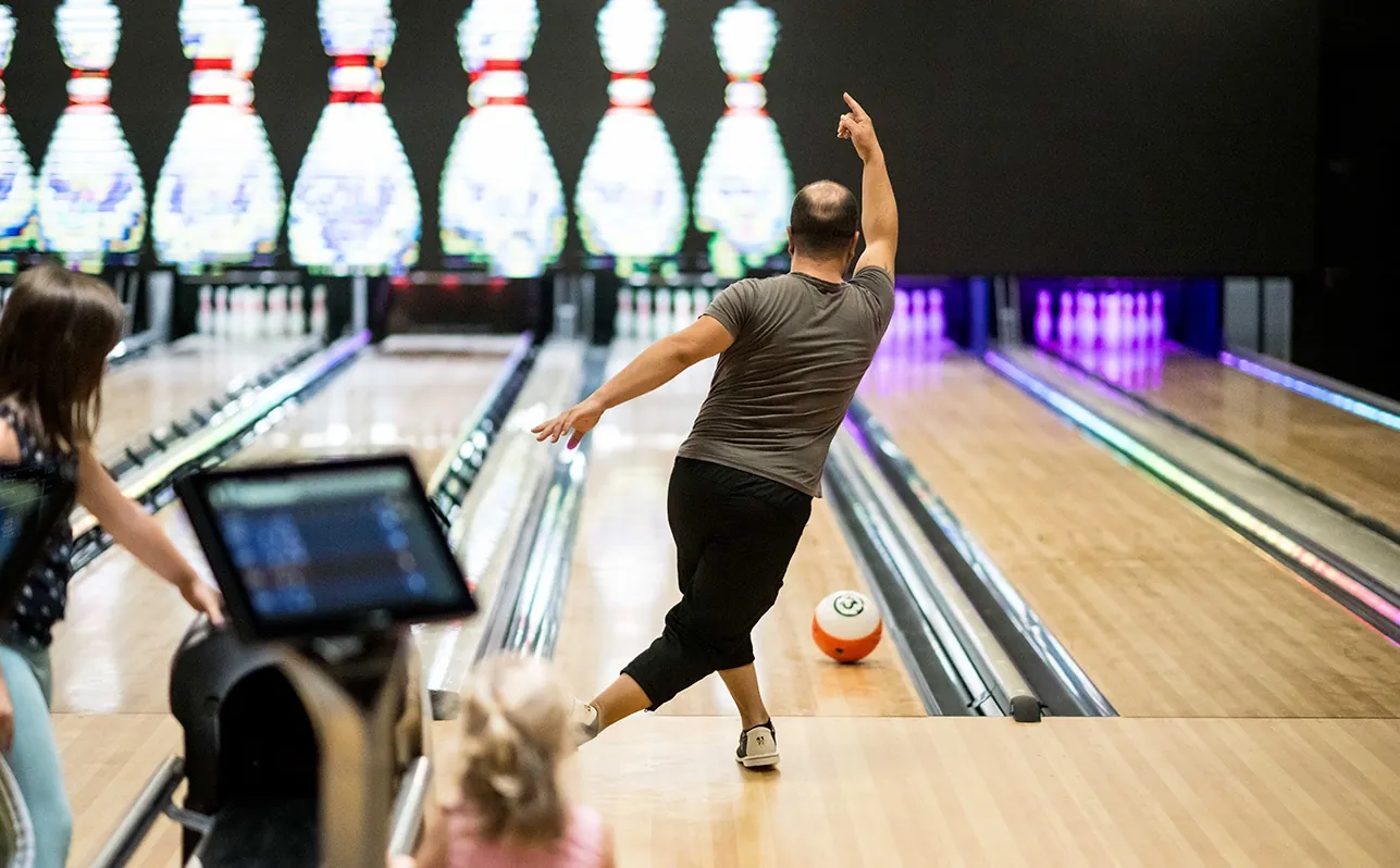 Piste de bowling animée chez Up2Play Pornichet