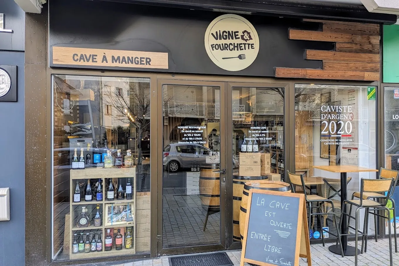 Façade de la cave à manger Vigne & Fourchette à La Baule